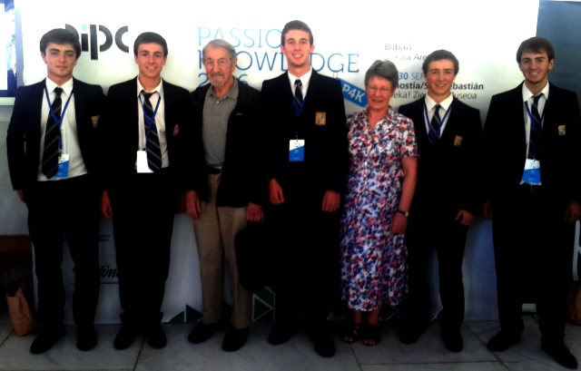 Gaztelueta: alumnos de 2 Bach con el premio Nobel de Química 2013, Martin Karplus, y la profesora de Oxford Dame Jozelyn Bell
